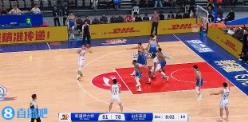 連續吃癟！克里斯先是籃下被李炎哲大帽&又被李炎哲生斷